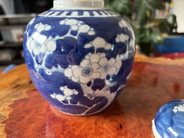 古玩陶瓷青花冰梅圖蓋罐真品鑒賞圖