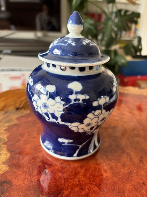 古玩陶瓷青花冰梅圖蓋罐真品鑒賞圖