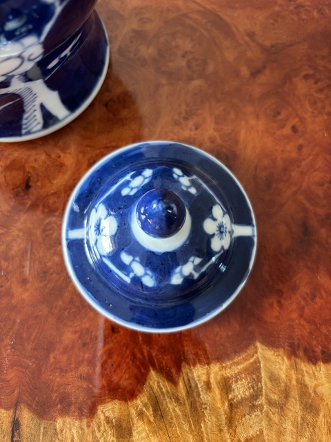 古玩陶瓷青花冰梅圖蓋罐真品鑒賞圖