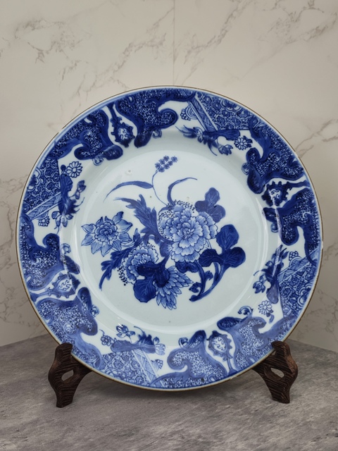 古玩陶瓷花卉紋青花盤真品鑒賞圖
