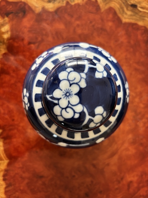 古玩陶瓷青花冰梅圖蓋罐真品鑒賞圖