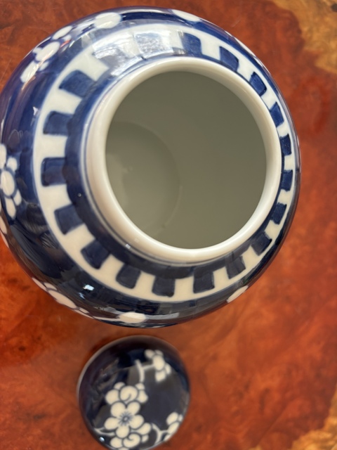 古玩陶瓷青花冰梅圖蓋罐真品鑒賞圖