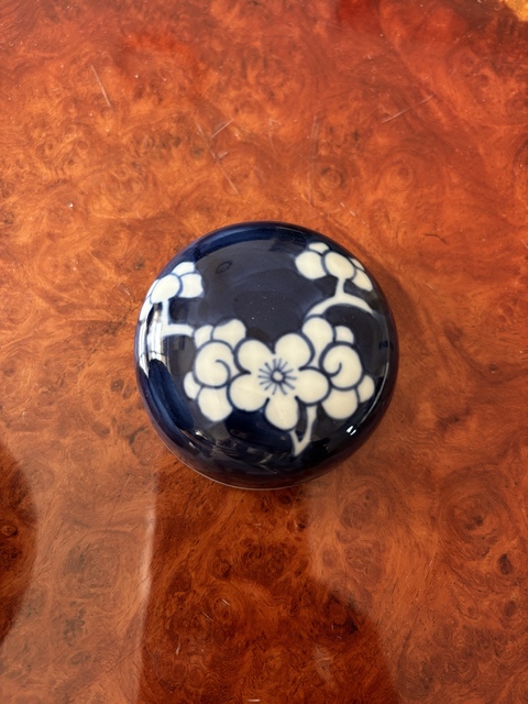 古玩陶瓷青花冰梅圖蓋罐真品鑒賞圖