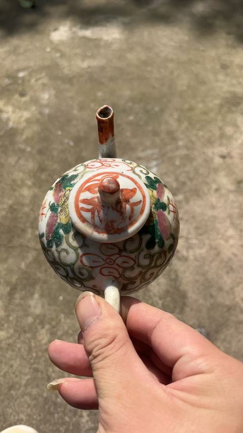 古玩陶瓷清晚期五彩喜字紋壺真品鑒賞圖