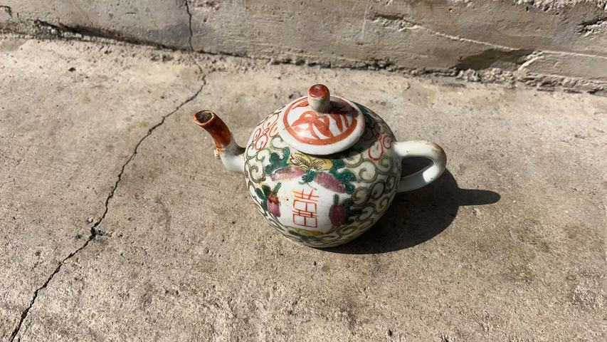 古玩陶瓷清晚期五彩喜字紋壺真品鑒賞圖