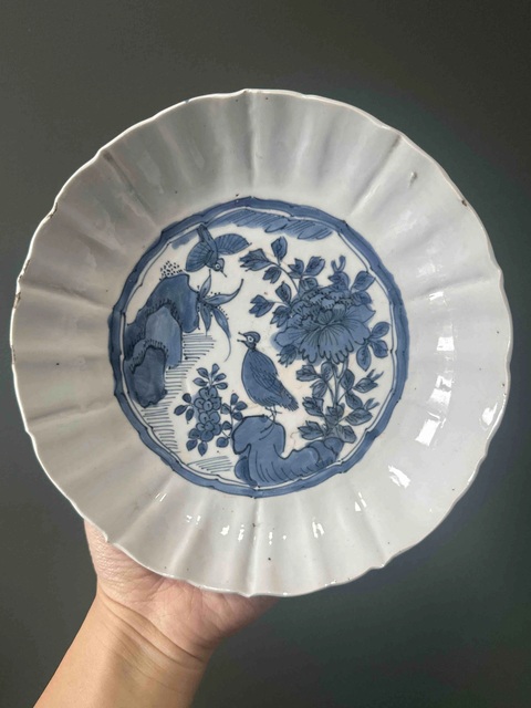 古玩陶瓷花鳥紋青花盤真品鑒賞圖