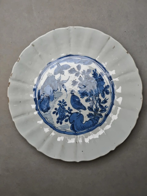 古玩陶瓷花鳥紋青花盤真品鑒賞圖