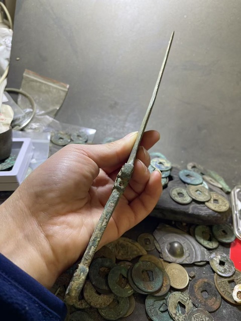 古玩銅器春秋·短劍真品鑒賞圖