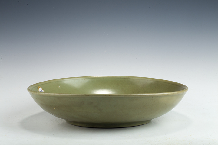 古玩陶瓷元末明初·龍泉青釉暗刻花卉紋大盤真品鑒賞圖