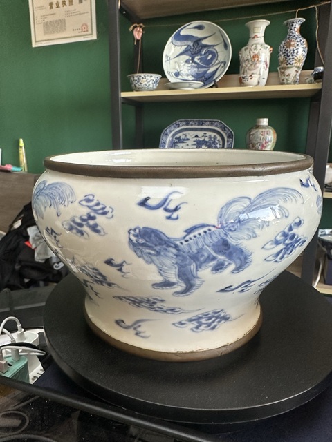 古玩陶瓷獅紋青花廣口罐真品鑒賞圖