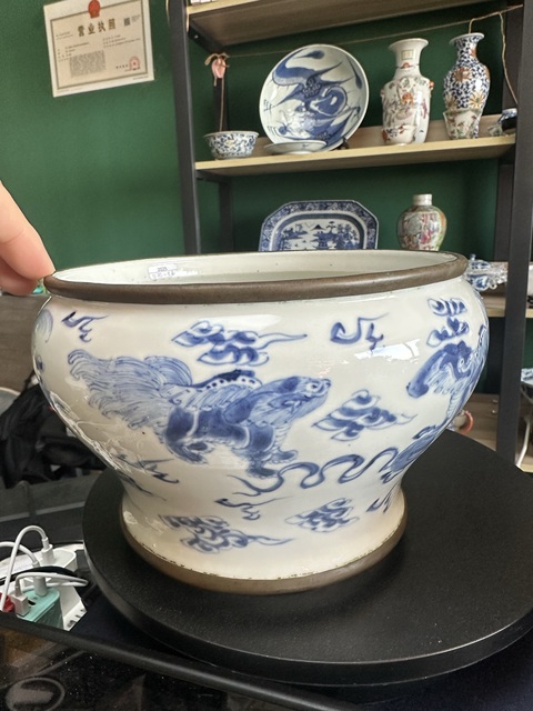 古玩陶瓷獅紋青花廣口罐真品鑒賞圖