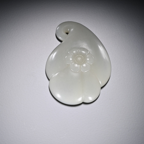 古玩玉器蘭花形筆舔真品鑒賞圖