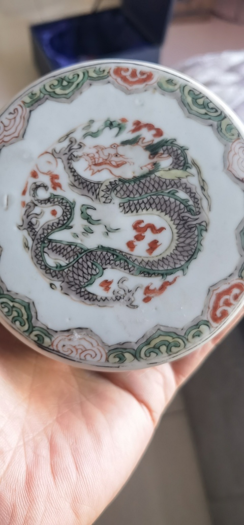 古玩陶瓷五彩龍紋印盒真品鑒賞圖