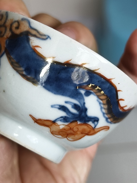 古玩陶瓷青花礬紅過(guò)墻龍紋杯真品鑒賞圖