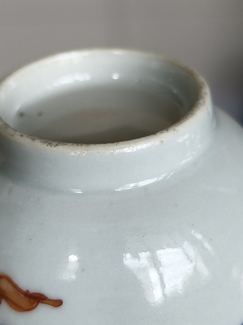 古玩陶瓷青花礬紅過(guò)墻龍紋杯真品鑒賞圖