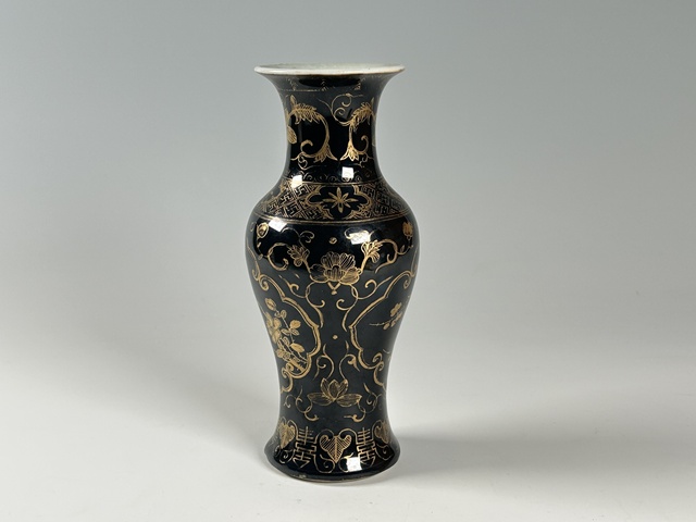 古玩陶瓷清晚期·烏金釉描金花卉紋觀音瓶真品鑒賞圖