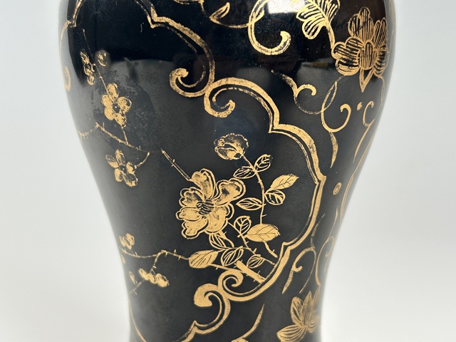 古玩陶瓷清晚期·烏金釉描金花卉紋觀音瓶真品鑒賞圖