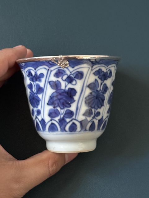 古玩陶瓷花卉紋青花杯真品鑒賞圖