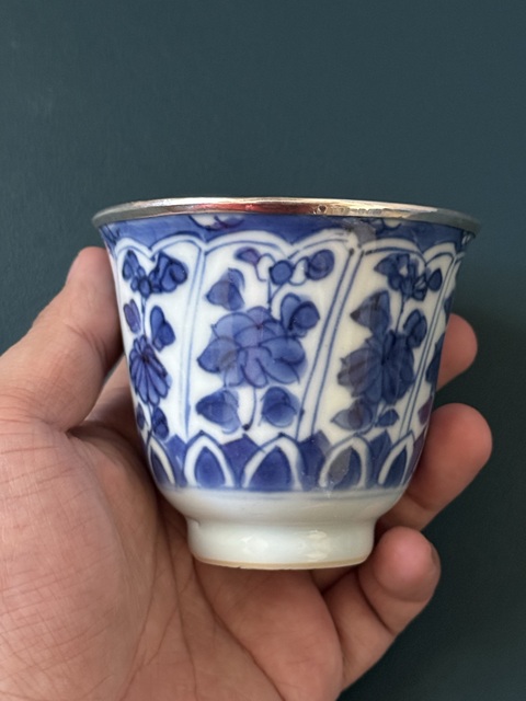 古玩陶瓷花卉紋青花杯真品鑒賞圖