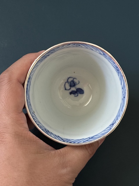 古玩陶瓷花卉紋青花杯真品鑒賞圖