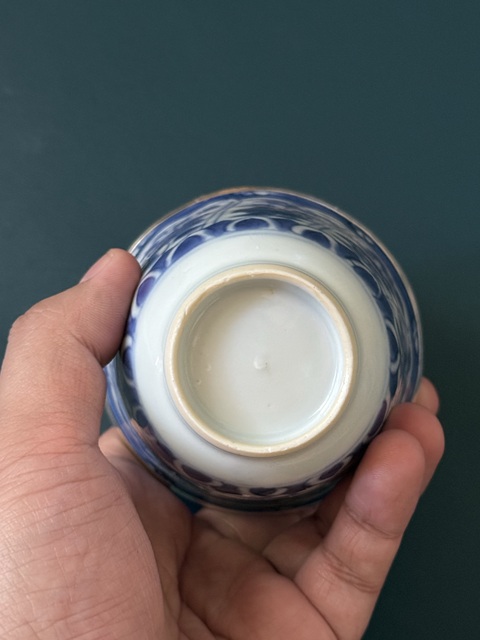 古玩陶瓷花卉紋青花杯真品鑒賞圖