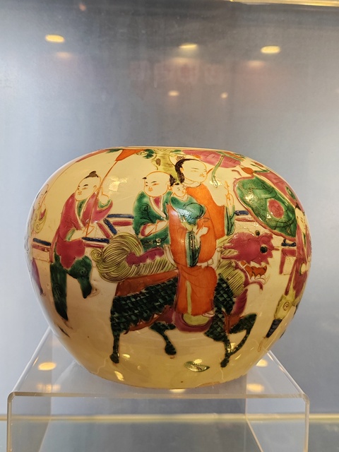 古玩陶瓷粉彩麒麟送子圖西瓜罐拍賣，當(dāng)前價格3800元