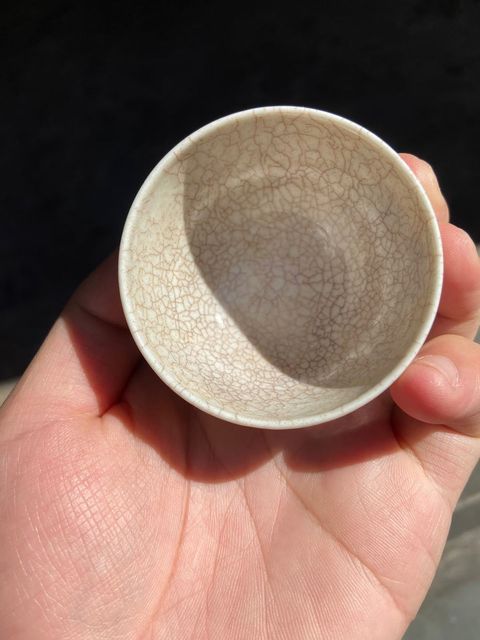 古玩陶瓷“若深珍藏”款哥釉青花癩瓜紋茶杯真品鑒賞圖