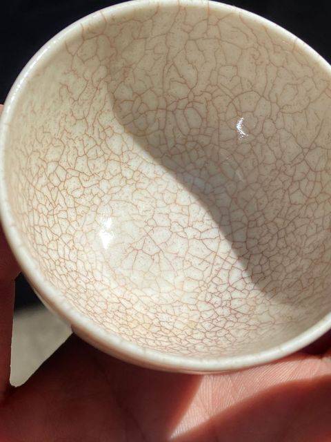 古玩陶瓷“若深珍藏”款哥釉青花癩瓜紋茶杯真品鑒賞圖