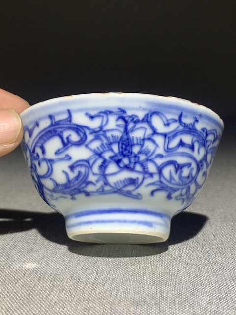 古玩陶瓷青花淡描花卉紋杯真品鑒賞圖