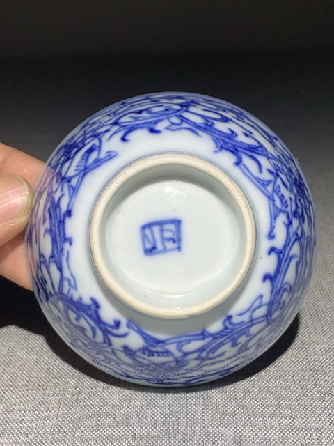 古玩陶瓷青花淡描花卉紋杯真品鑒賞圖