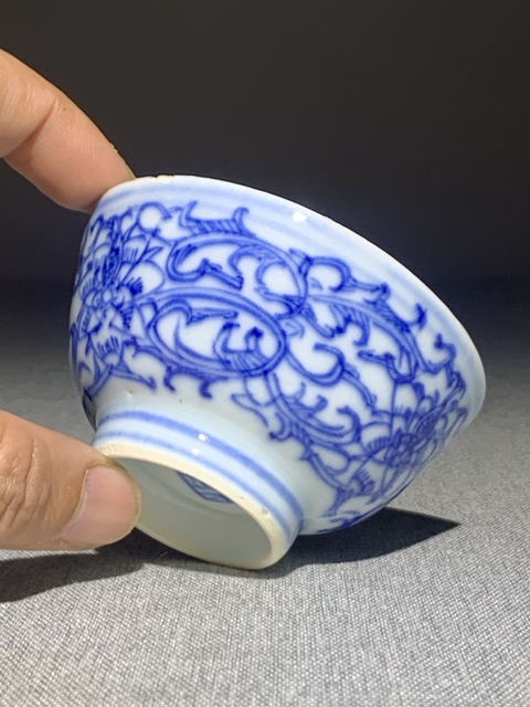 古玩陶瓷青花淡描花卉紋杯真品鑒賞圖