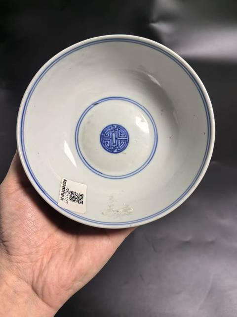 古玩陶瓷清光緒·青花團壽云紋碗（官）真品鑒賞圖