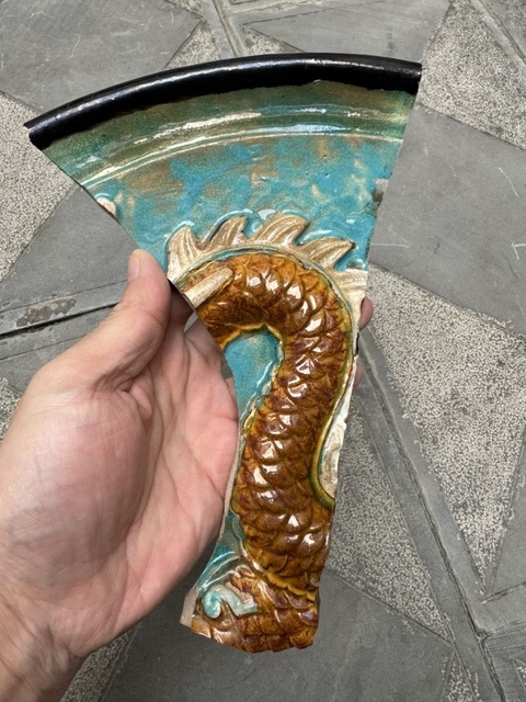 古玩陶瓷三彩堆塑龍紋瓷片真品鑒賞圖