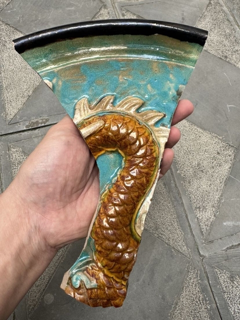 古玩陶瓷三彩堆塑龍紋瓷片真品鑒賞圖