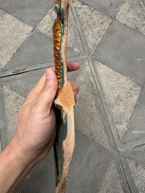 古玩陶瓷三彩堆塑龍紋瓷片真品鑒賞圖