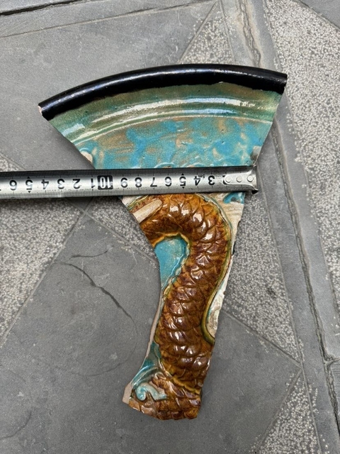 古玩陶瓷三彩堆塑龍紋瓷片真品鑒賞圖