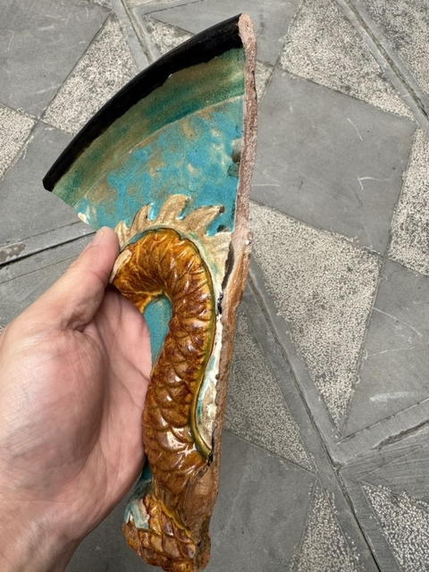 古玩陶瓷三彩堆塑龍紋瓷片真品鑒賞圖