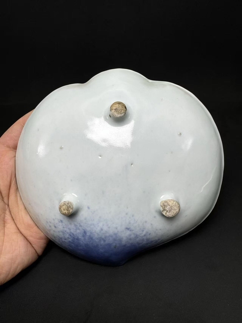 古玩陶瓷青花桃型壽星文房三足洗真品鑒賞圖
