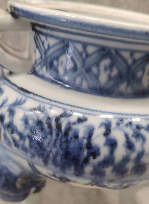 古玩陶瓷明青花三足爐真品鑒賞圖