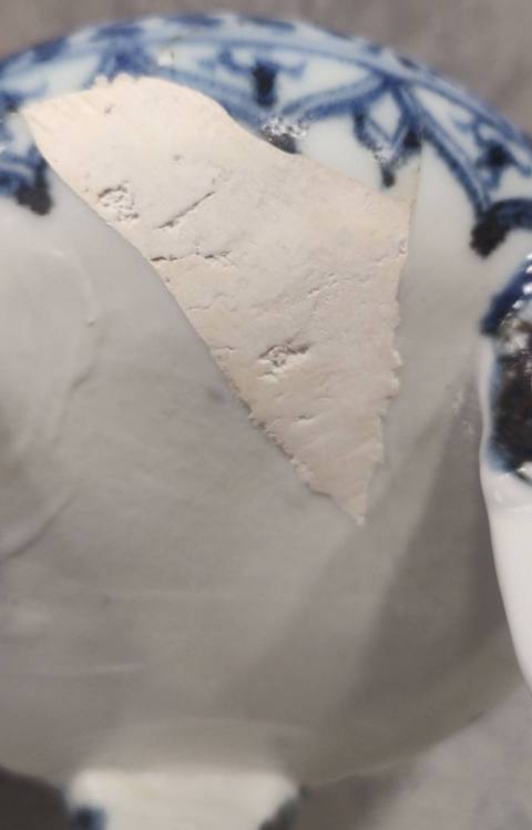 古玩陶瓷明青花三足爐真品鑒賞圖