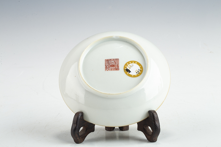 古玩陶瓷·粉彩無雙譜人物詩文小盤
真品鑒賞圖