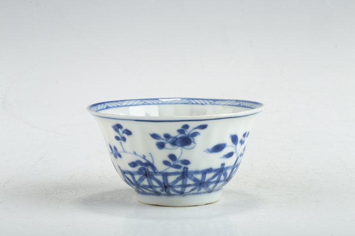 古玩陶瓷·青花水仙花卉紋杯
真品鑒賞圖