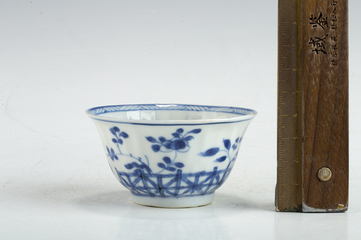 古玩陶瓷·青花水仙花卉紋杯
真品鑒賞圖