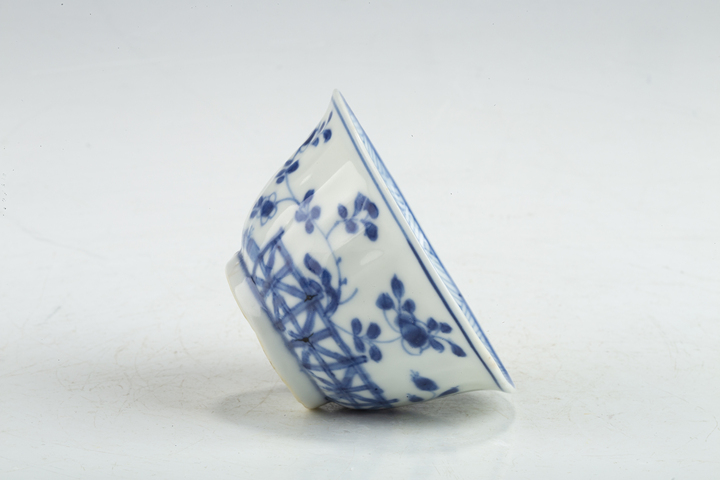 古玩陶瓷·青花水仙花卉紋杯
真品鑒賞圖