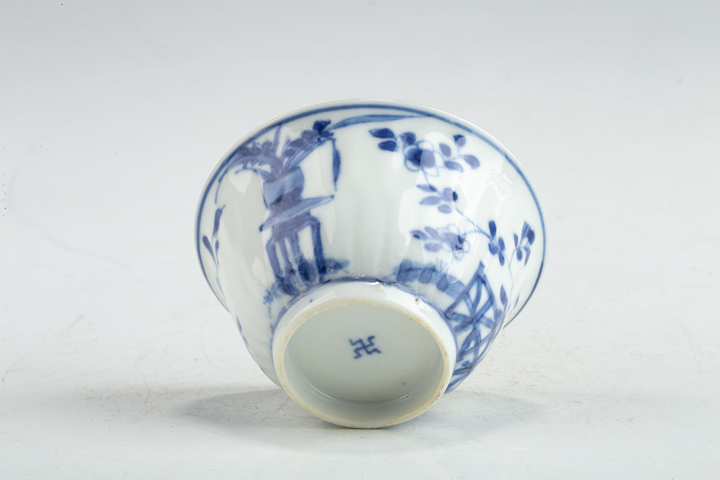 古玩陶瓷·青花水仙花卉紋杯
真品鑒賞圖