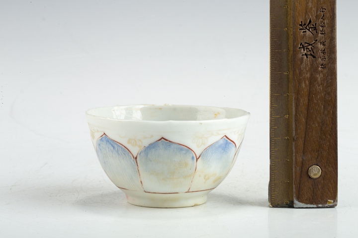 古玩陶瓷·粉彩蓮瓣紋杯
真品鑒賞圖