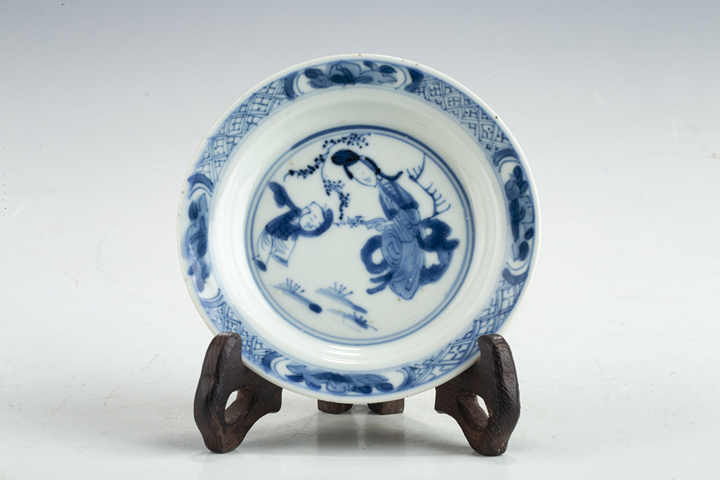 古玩陶瓷·青花三娘教子紋小盤
真品鑒賞圖