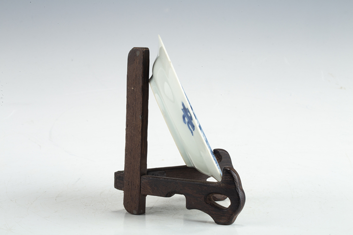 古玩陶瓷·青花三娘教子紋小盤
真品鑒賞圖