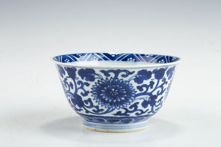 古玩陶瓷·青花纏枝菊花紋碗
真品鑒賞圖