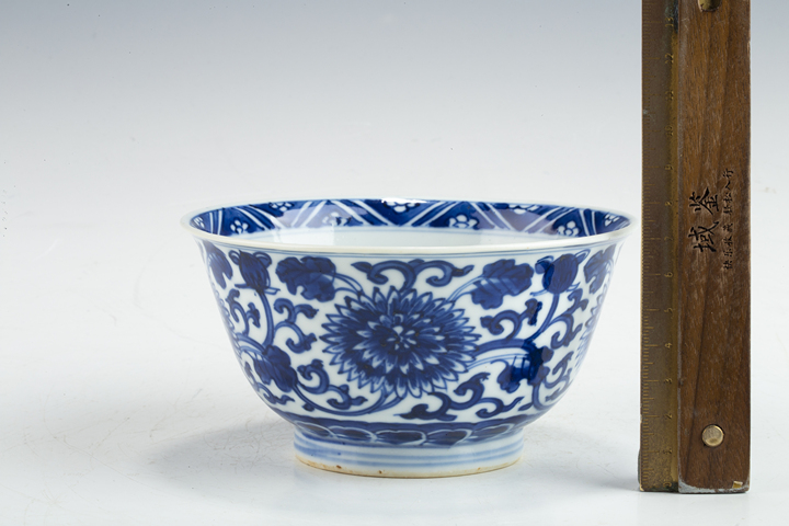 古玩陶瓷·青花纏枝菊花紋碗
真品鑒賞圖